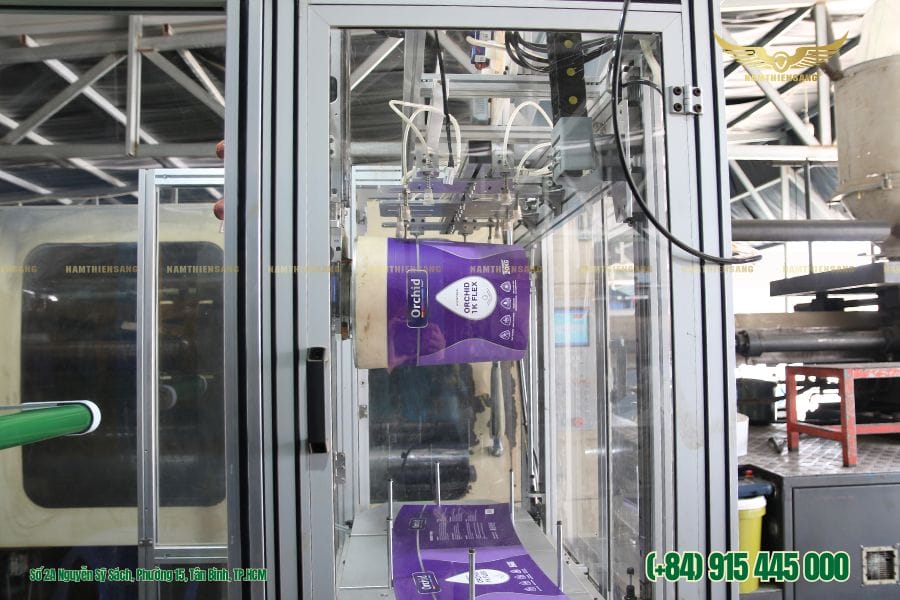 In Trong Khuôn (In-Mold Labeling - IML)